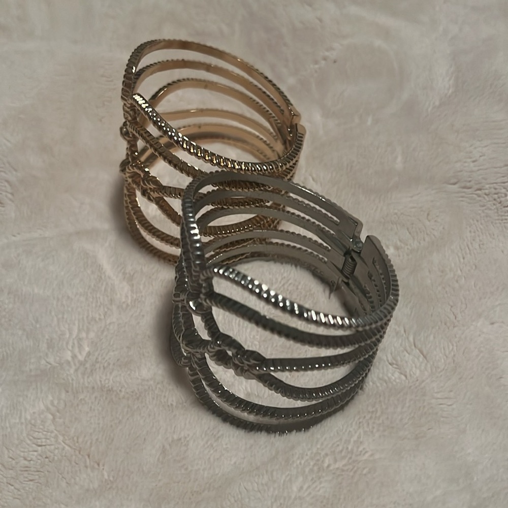 Bracelets - Picture 5 of 6